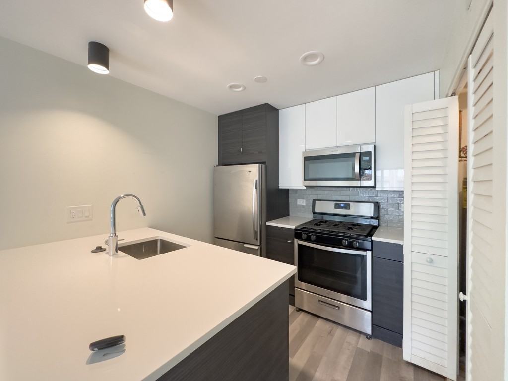 944 W Grace St unit A102 – photo 2
