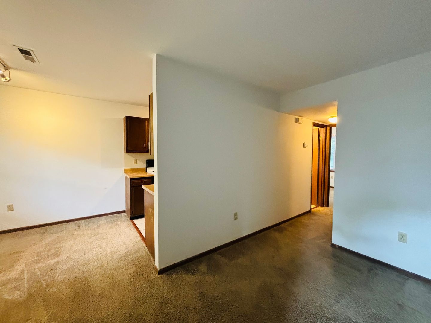 1744 Donlee Dr – photo 4