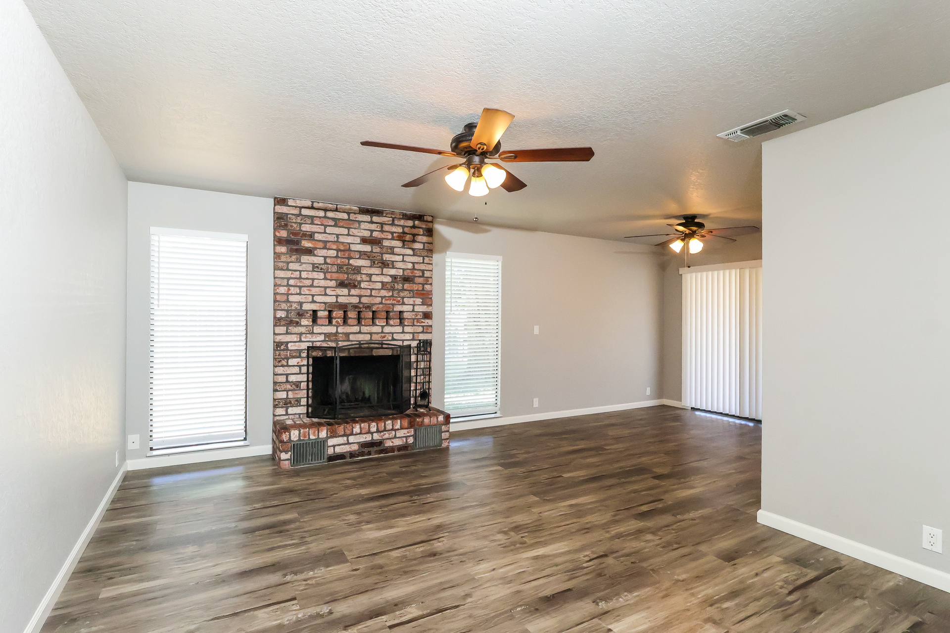 1497 Claremont Dr – photo 4