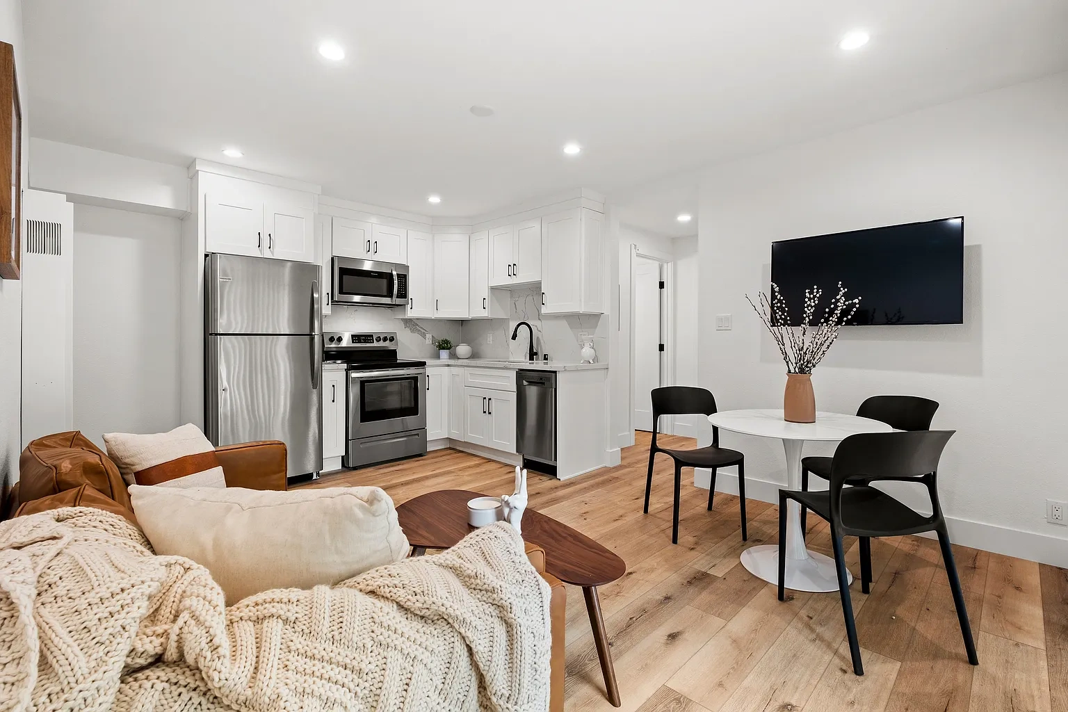 2729 Dwight – photo 4