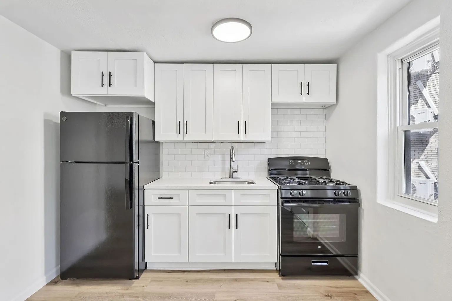 Charming 1, 2, and 3-Bedroom Townhomes in a Quiet Pittsburgh Neighborhood – photo 4