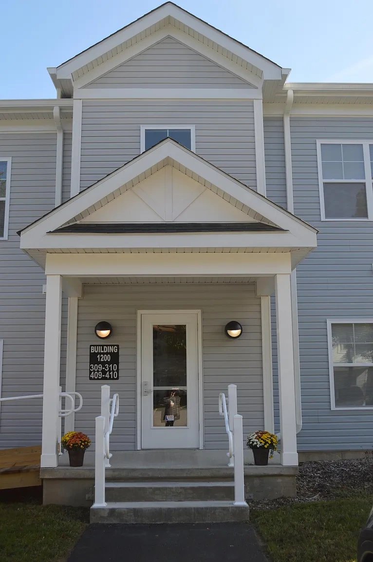 Laurelwood – photo 2