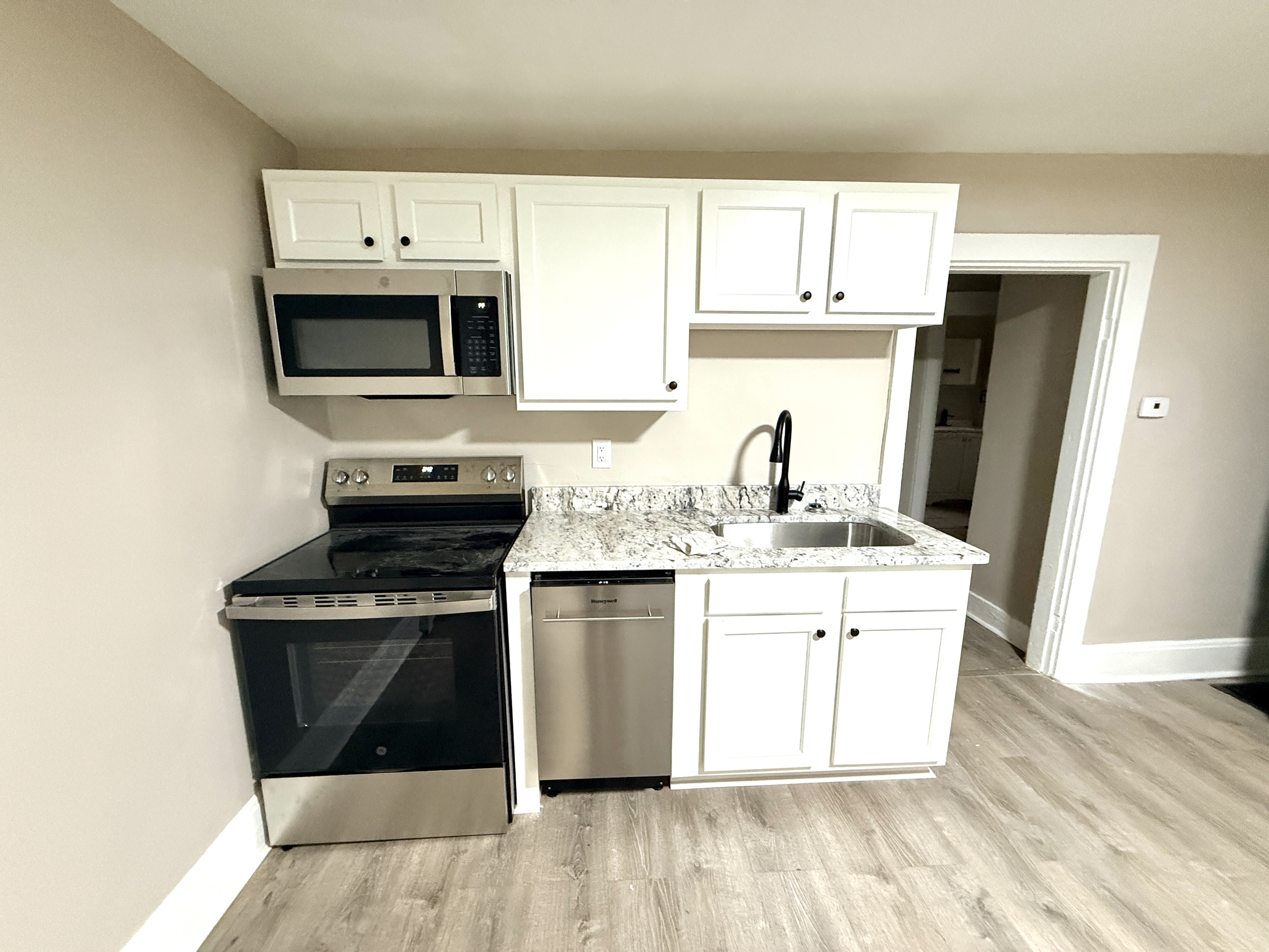 121 N Broadway St unit 4 – photo 3