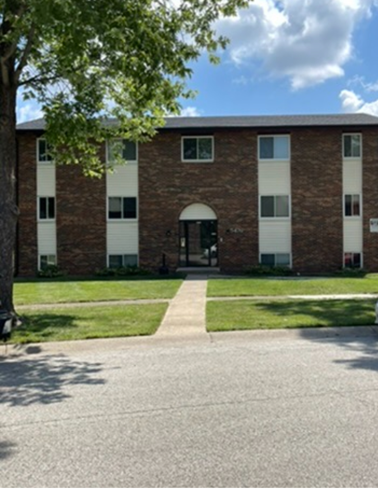 5476 Southgate Blvd unit 1 – photo 2