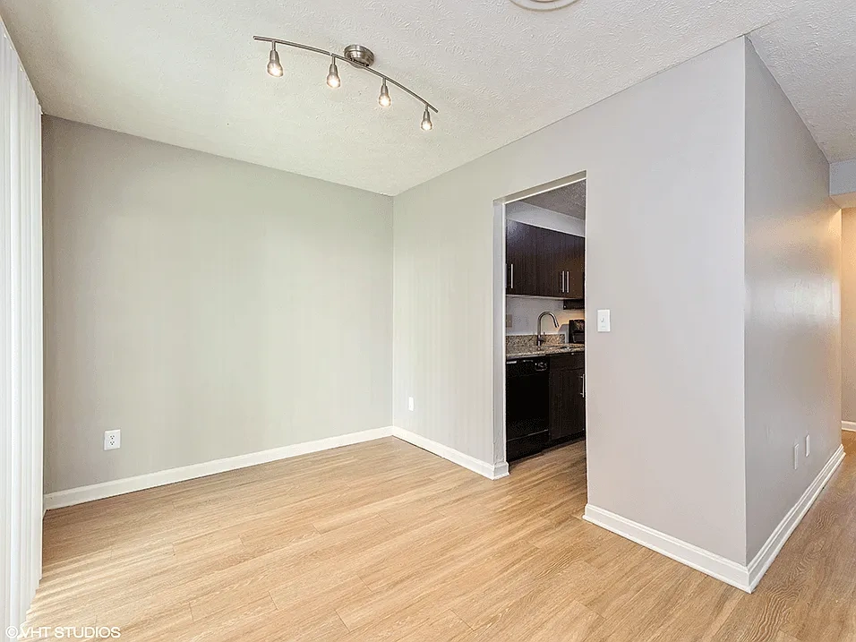Carriage Hill Apartments – photo 3