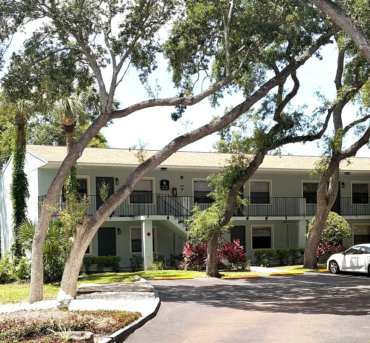The Apartments at Oak Creek – photo 1