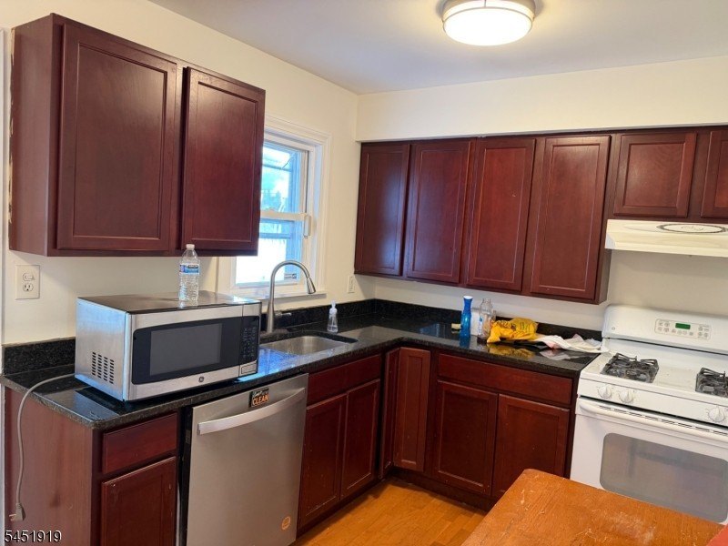 396 Union Ave – photo 2