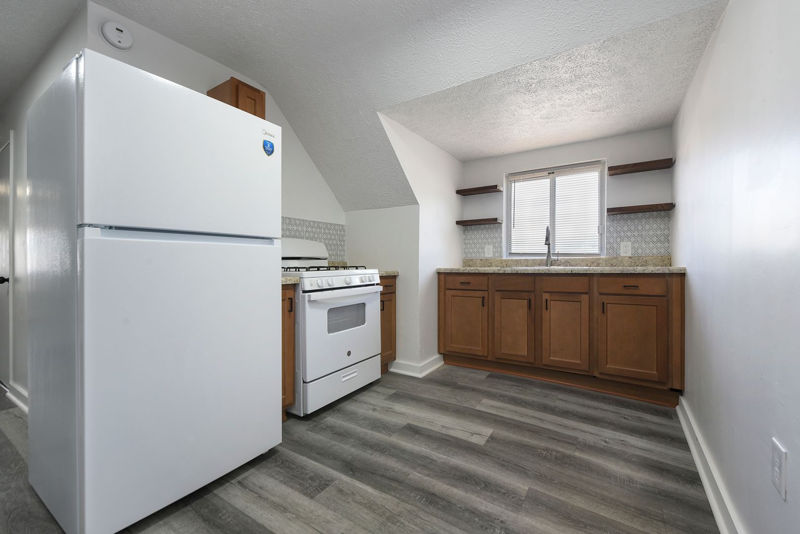 420 Broadway Ave unit 420 Broadway Unit 5 – photo 1