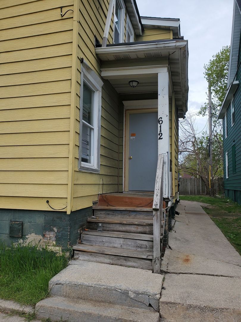 612 10th St unit Lower Front – photo 1
