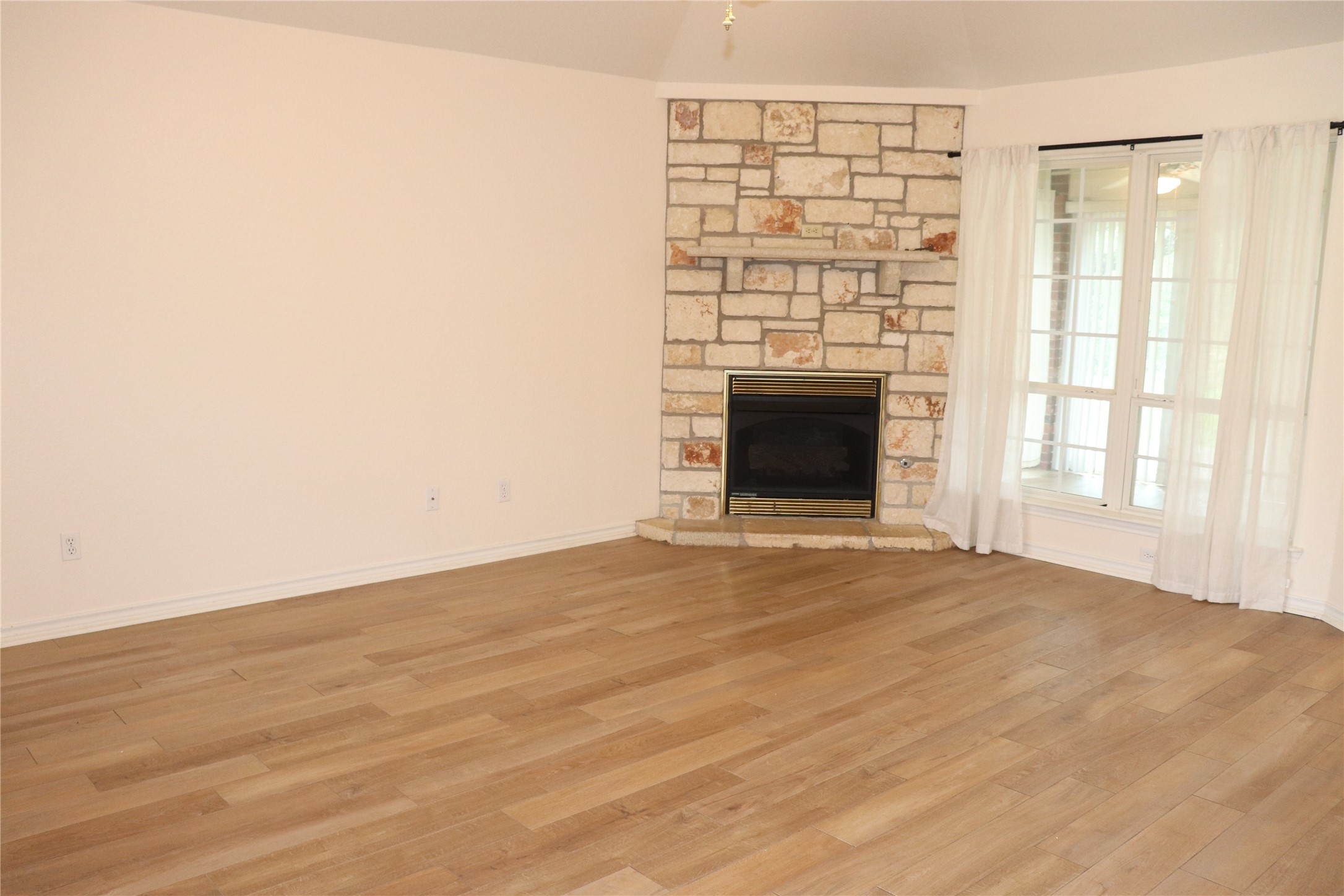 211 Fox Crossing – photo 3