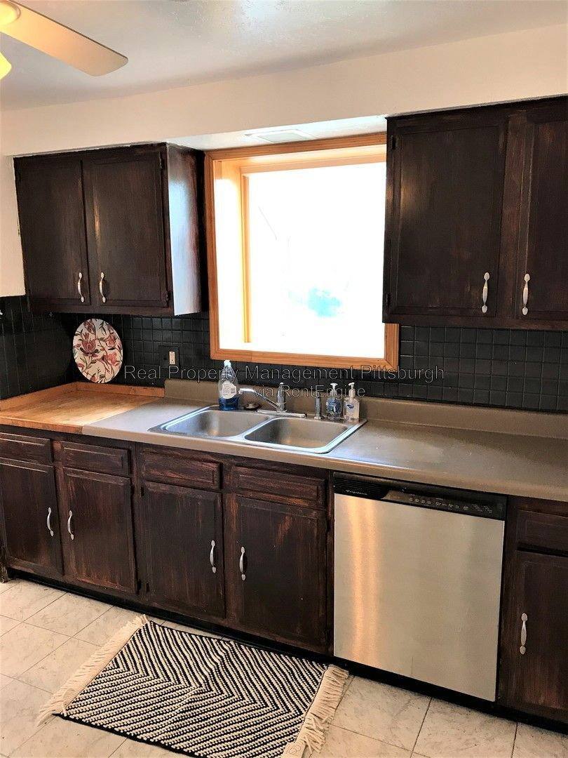 1685 Doyle St – photo 5