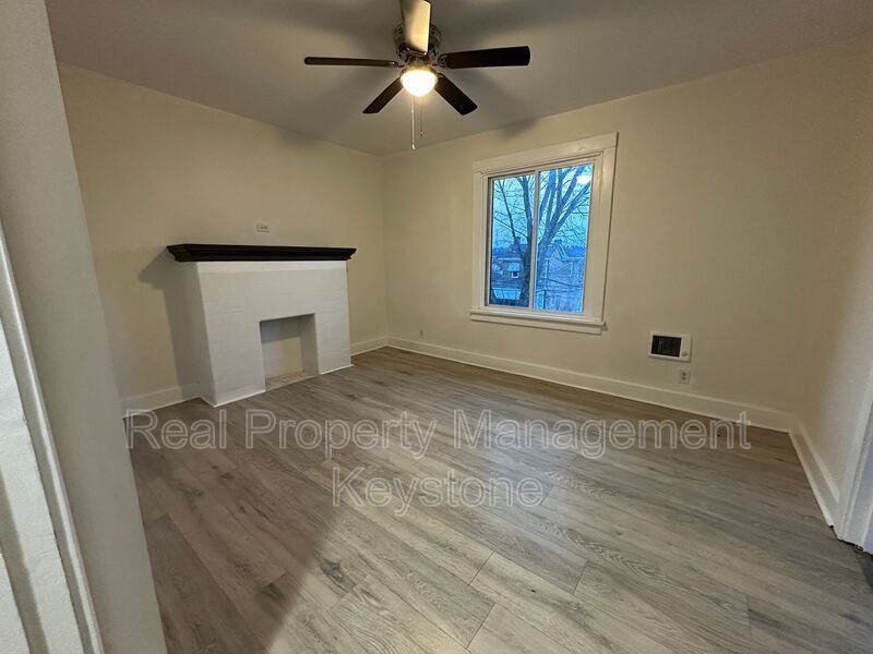 122 E 16th Ave unit 2 – photo 1