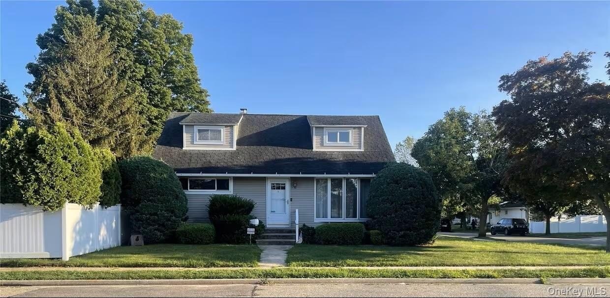 11 Ida Ave – photo 1