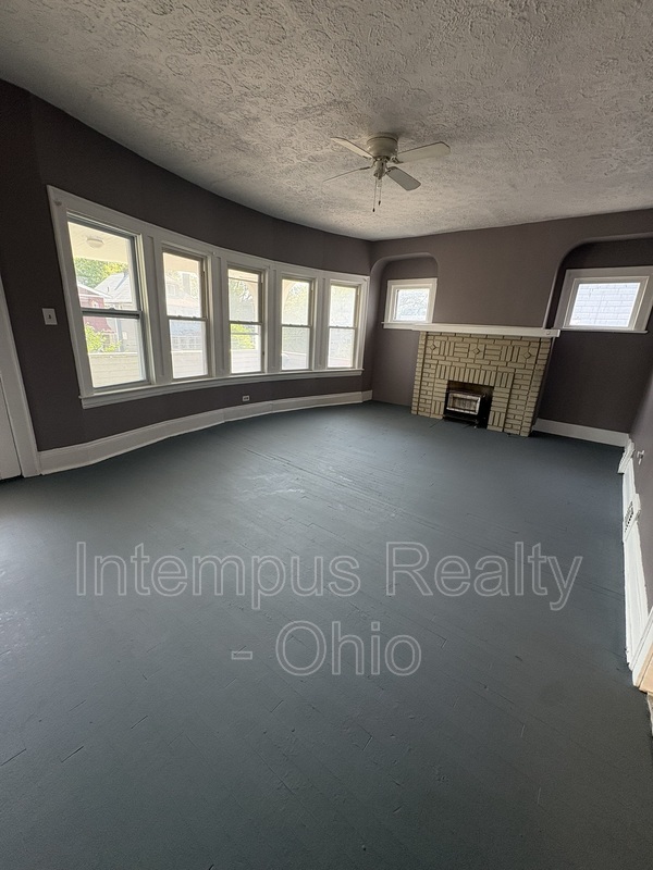 942 Eddy Rd unit 2 – photo 3