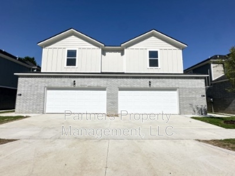 821 S Benchmark Ln unit 2 – photo 1