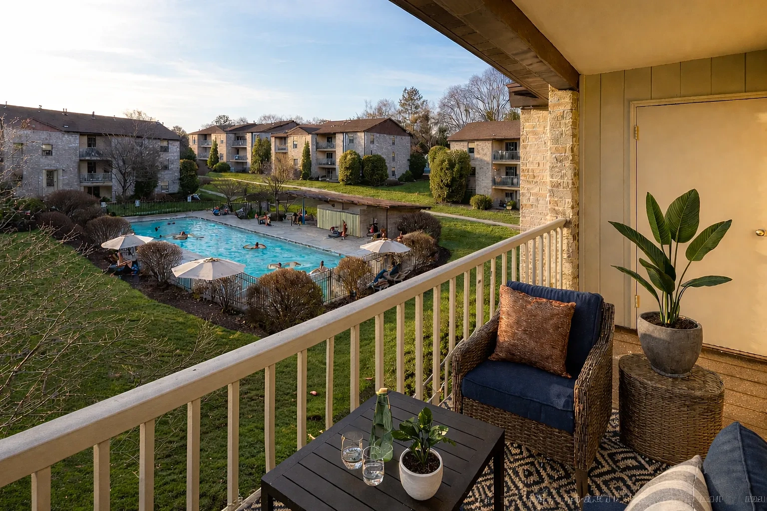 Country Club Apartments – photo 2