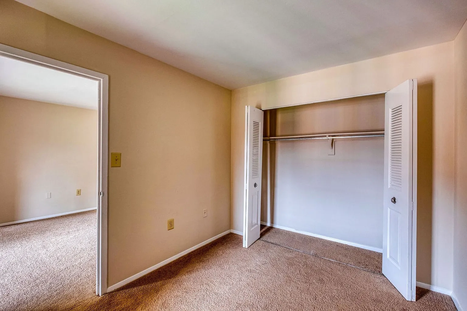 Oakton Park Apartments – photo 4