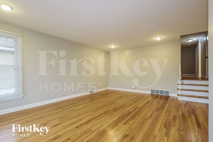 1018 E 161st Pl – photo 2