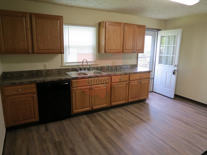 186 College St – photo 4