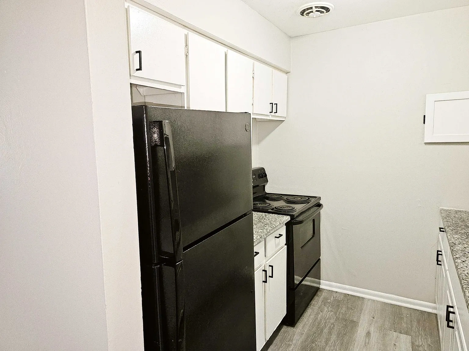 Avery Apartments – photo 3
