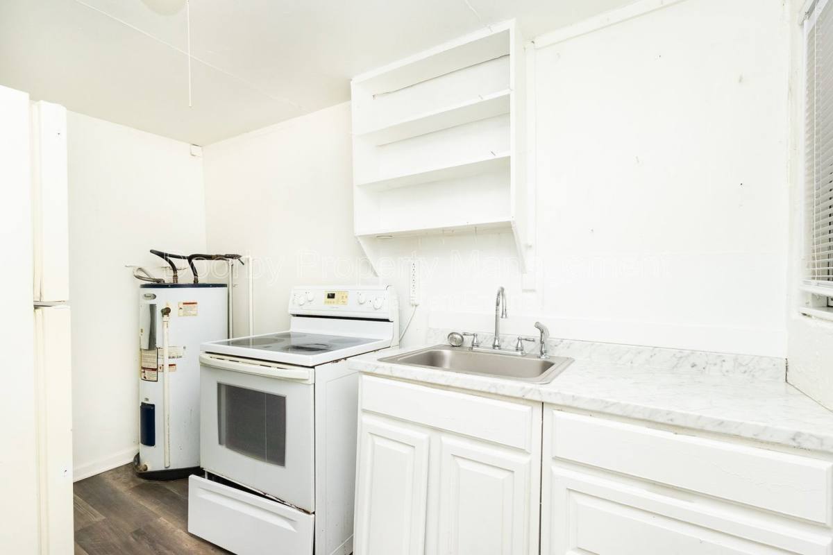 417 N Hawthorne St unit 419 – photo 3