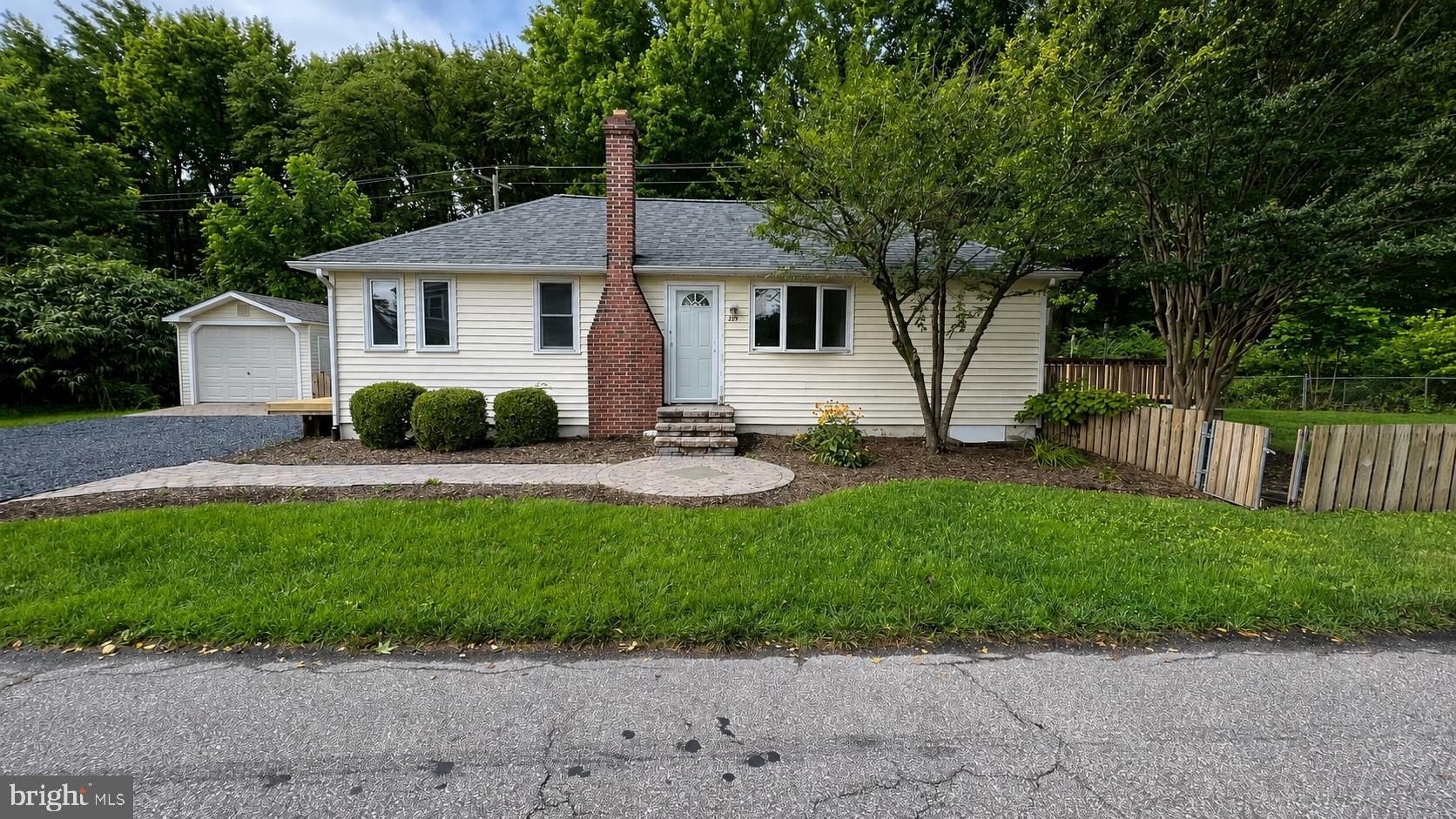 229 Maryland Ave – photo 1
