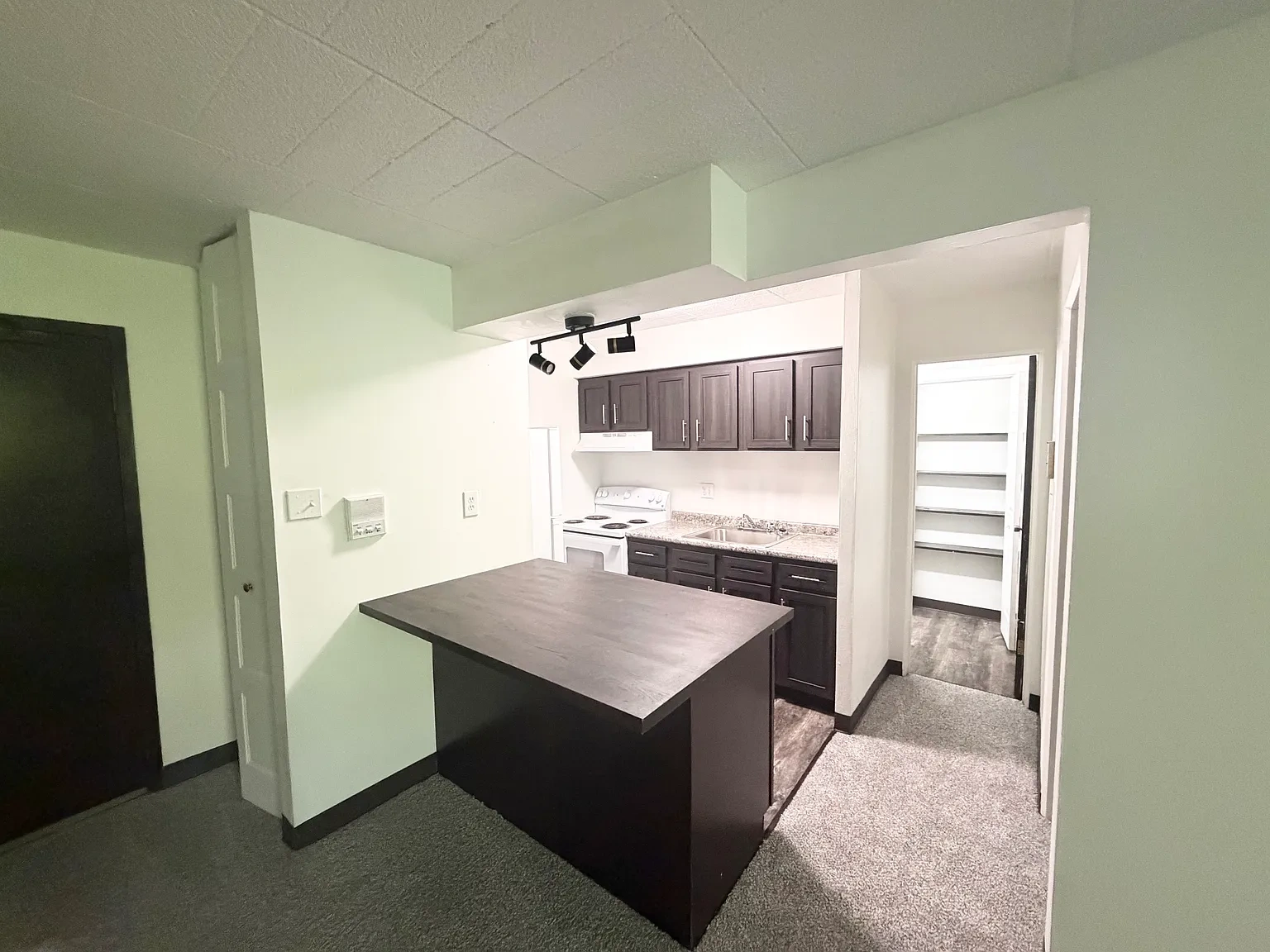 Essex House – photo 2