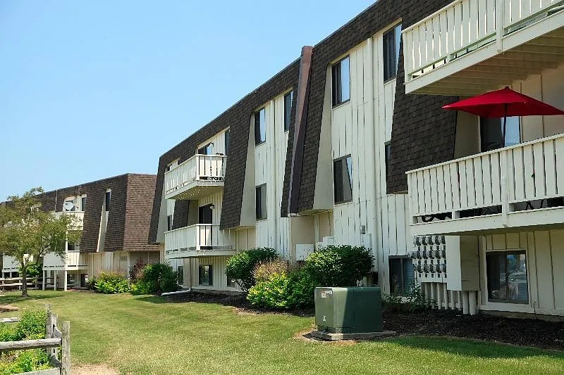 Oak Hills West Apartments – photo 2