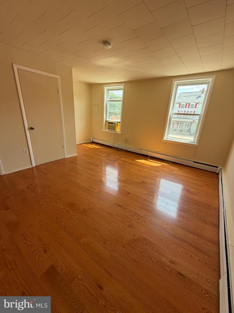 227 E Broad St unit 2 – photo 3