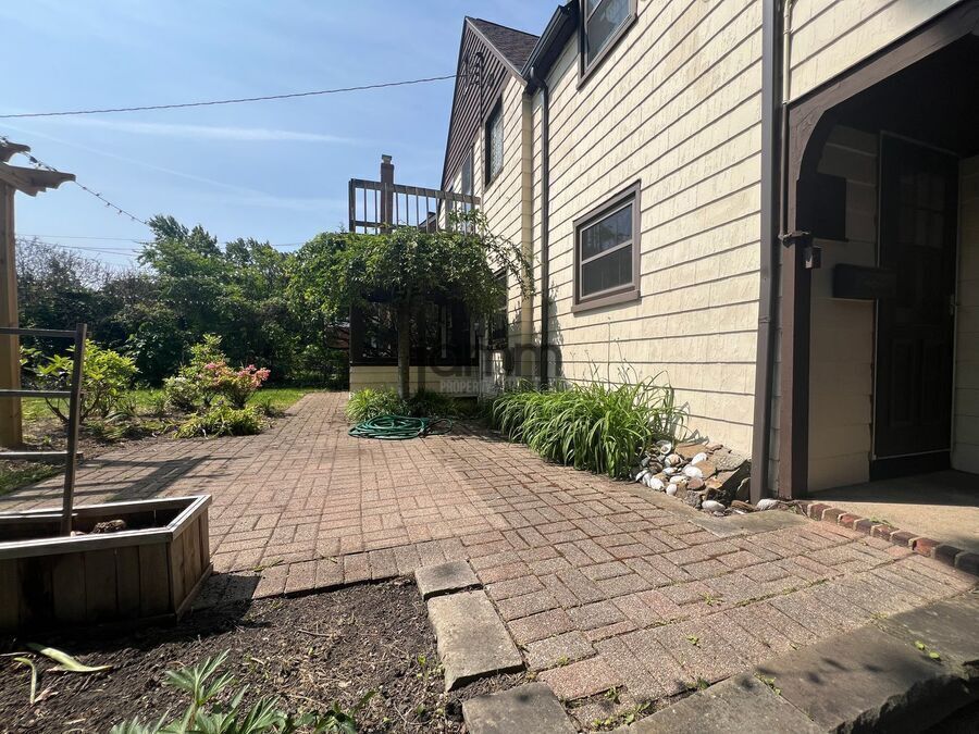 2551 Charney Rd – photo 4