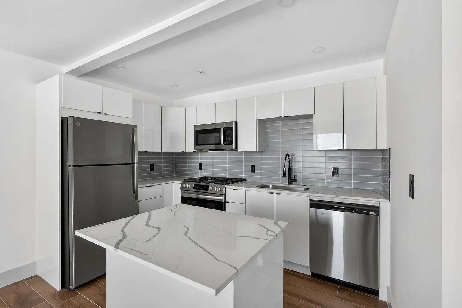 324 20th St – photo 2