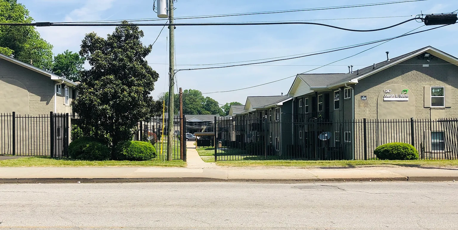 Fairway Court Apartments – photo 2