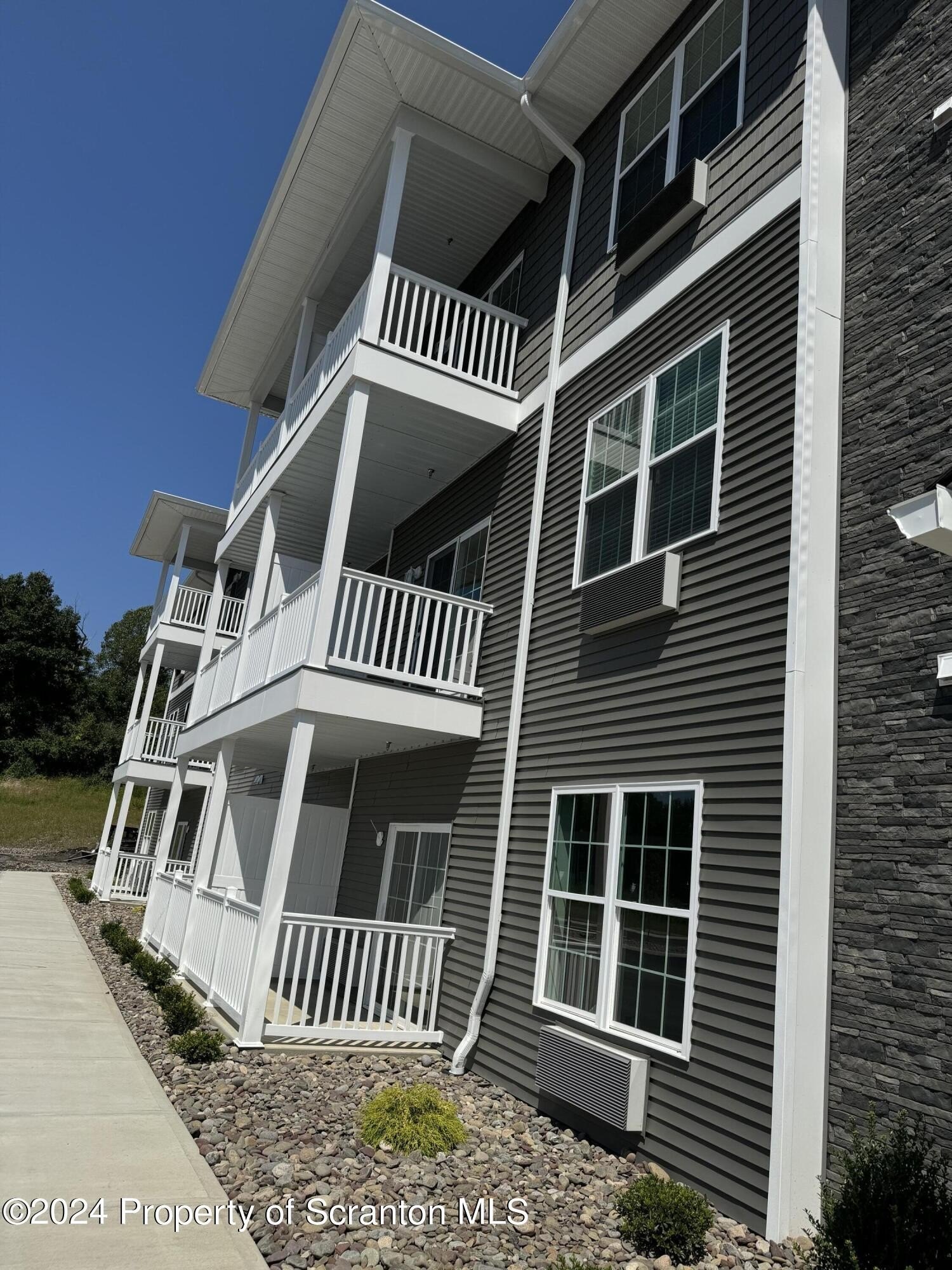 332 Circle Dr – photo 2