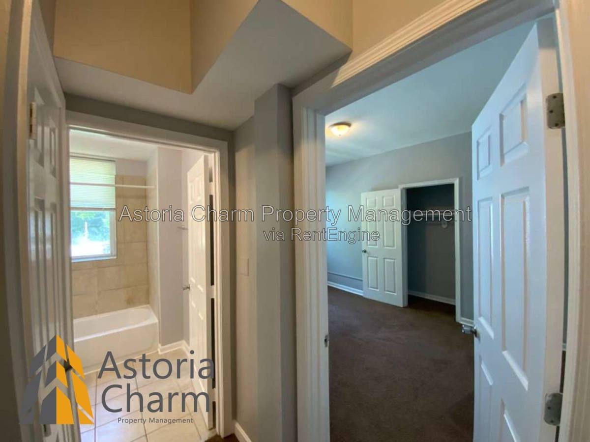 2210 Roslyn Ave unit 8 – photo 3