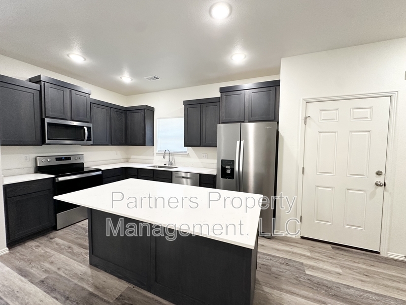 821 S Benchmark Ln unit 2 – photo 2