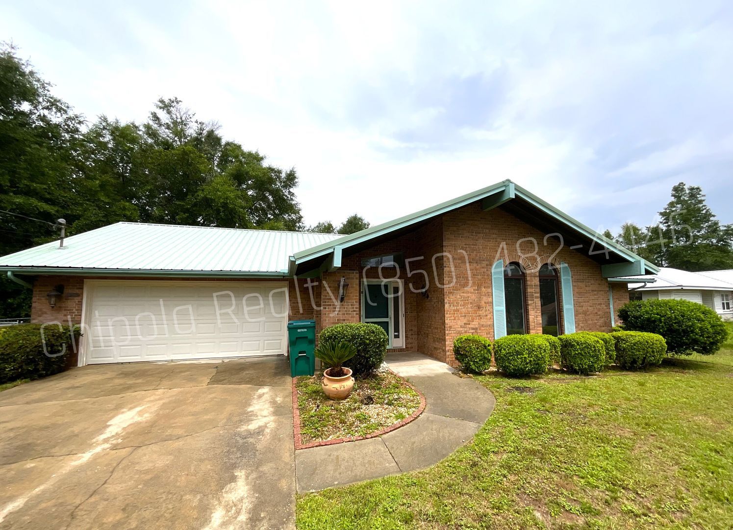 4050 Linwood Dr – photo 1