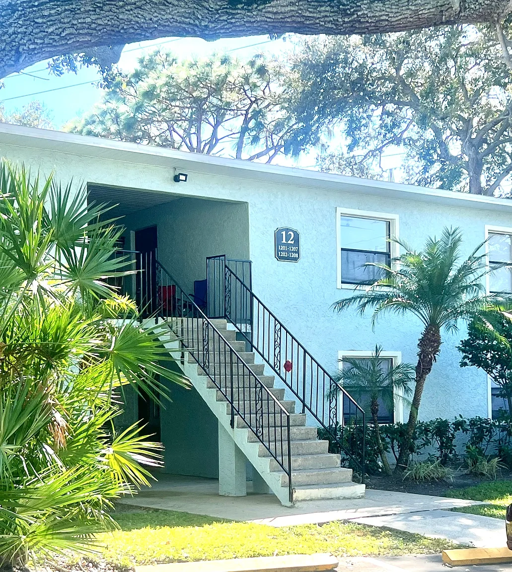 The Apartments at Oak Creek – photo 4