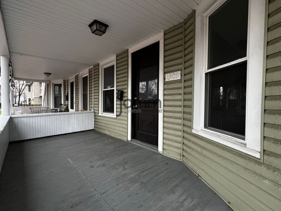 1303 Castle Ave – photo 2