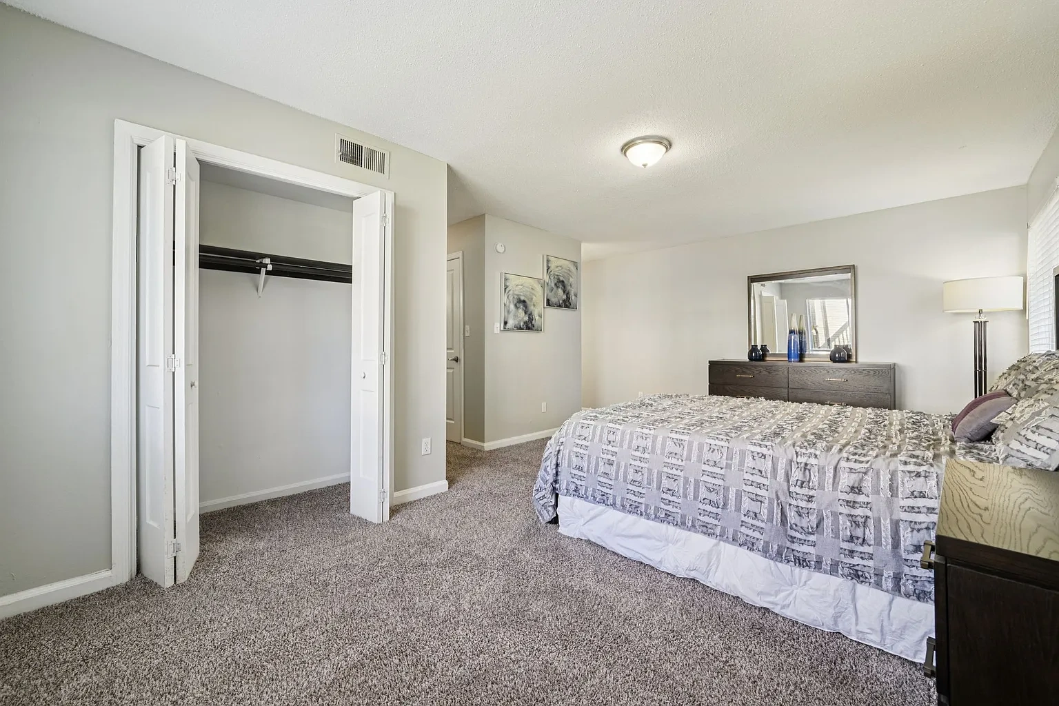 The Onyx Hoover Apartments – photo 1