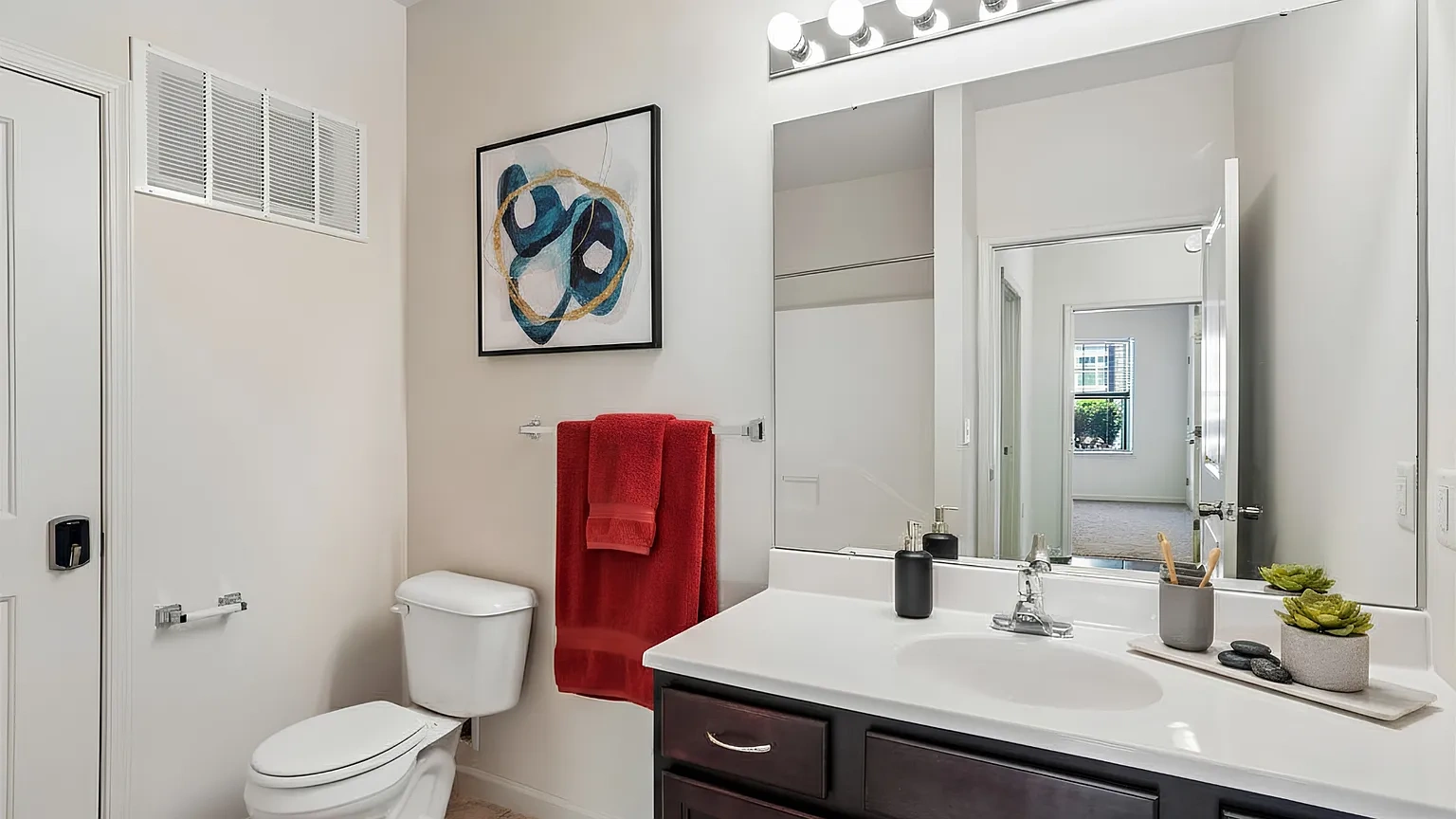Holly Tree Apartments – photo 5