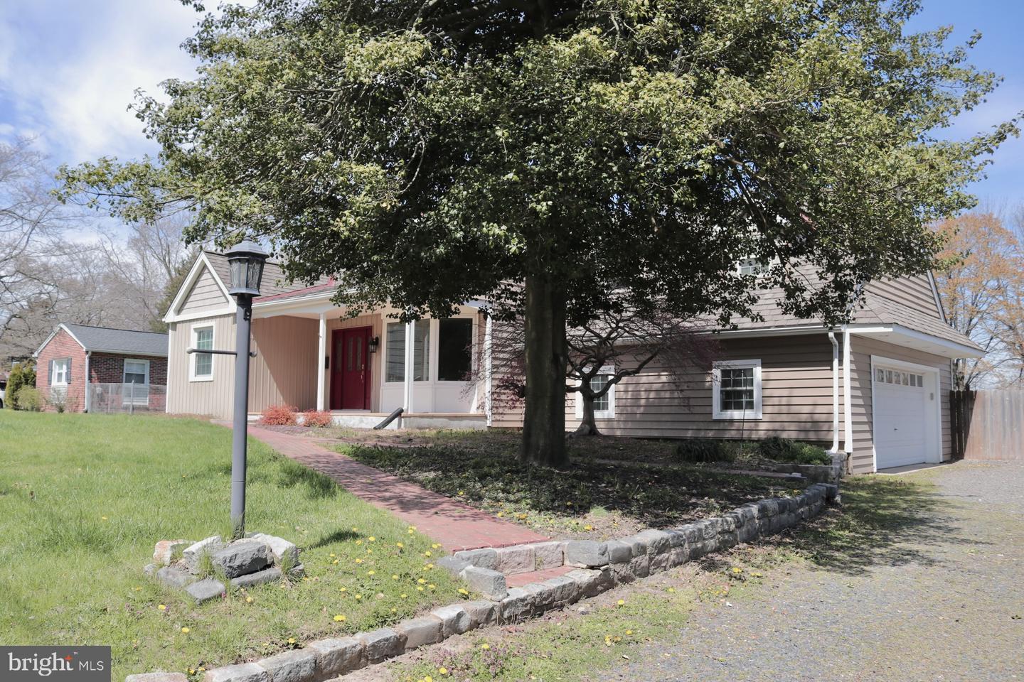 102 E Main St – photo 2