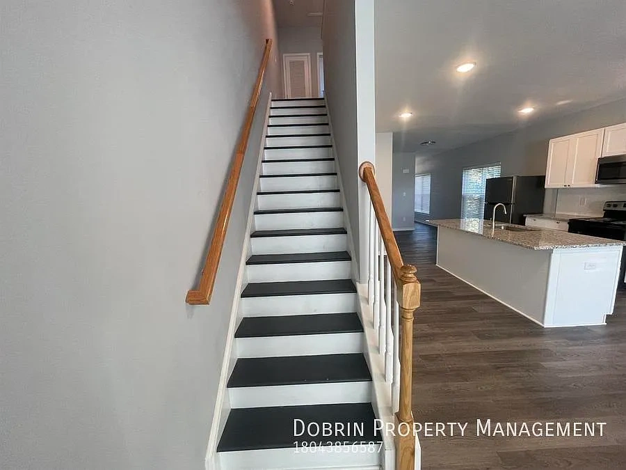 2080 Moore St – photo 1