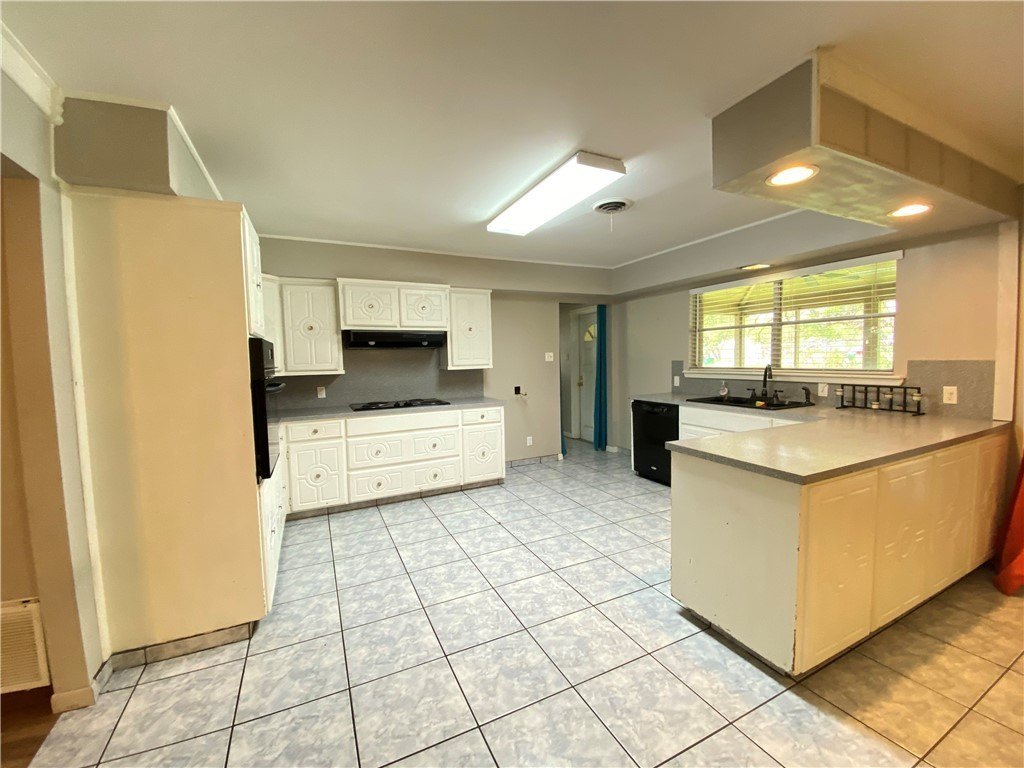 536 W Yoakum Ave – photo 5