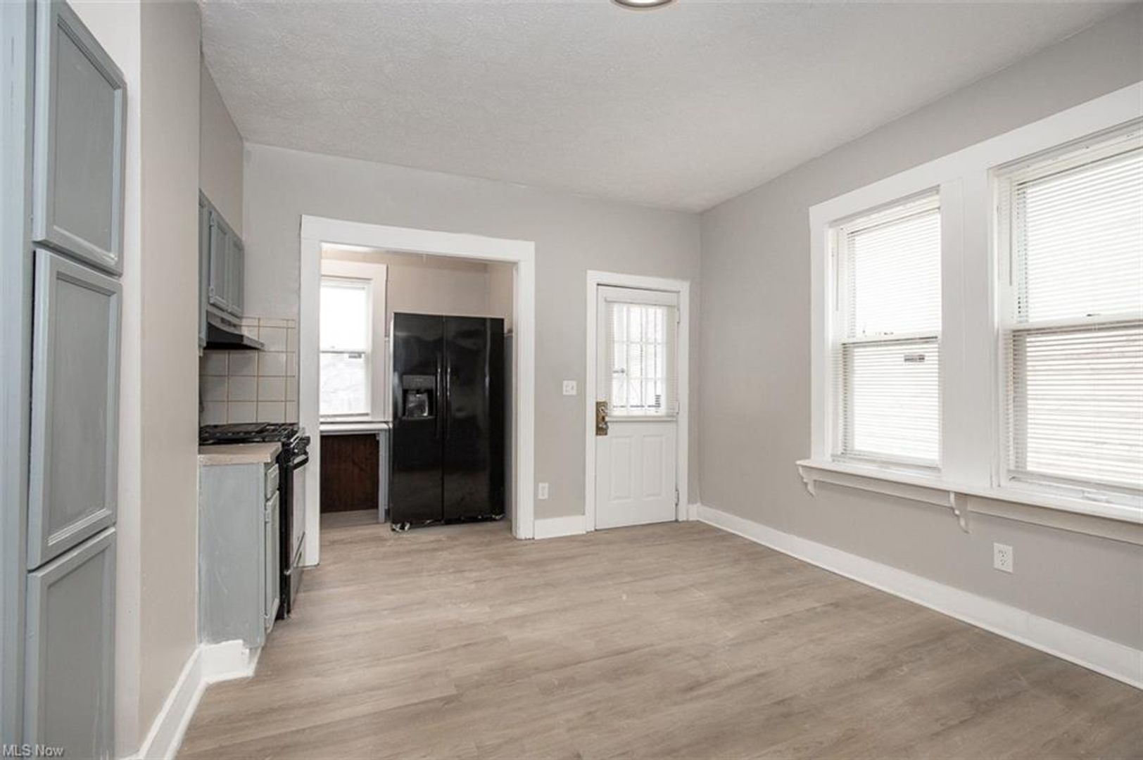 5614 Drake Ave – photo 3