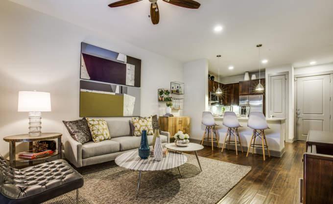 621 Yale St – photo 2