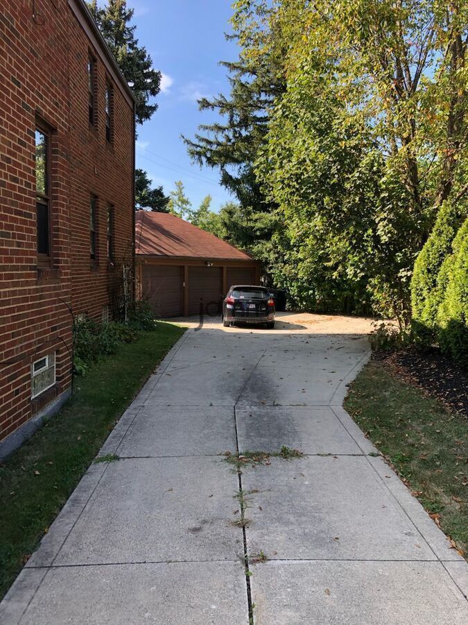 17724 Hilliard Rd – photo 5