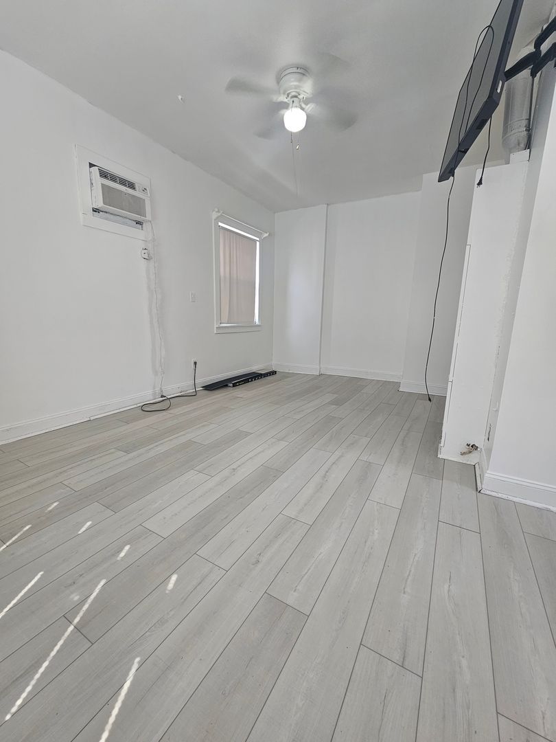 1327 W 67th St unit 1327 W 67th St APT. 1 – photo 4
