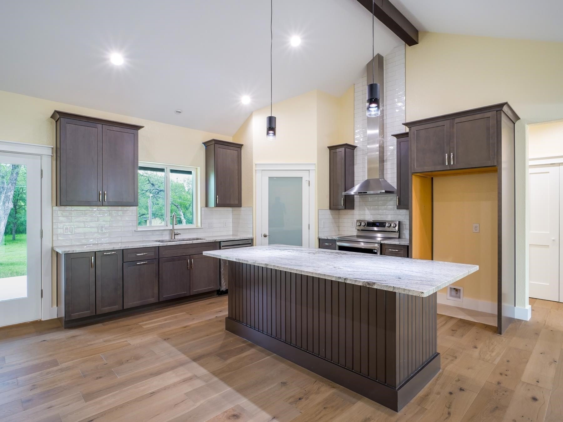 1415 Bluebonnet Dr – photo 2