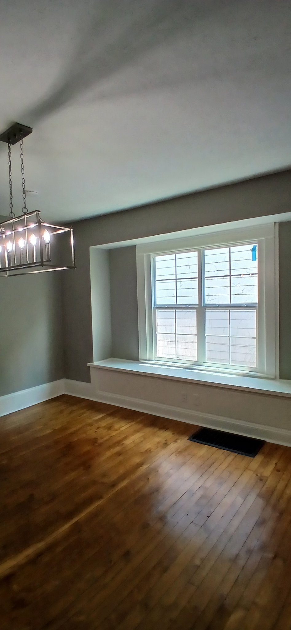 4210 Robert Ave unit Downstairs – photo 1