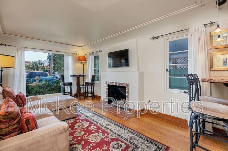 900 E Ave – photo 3